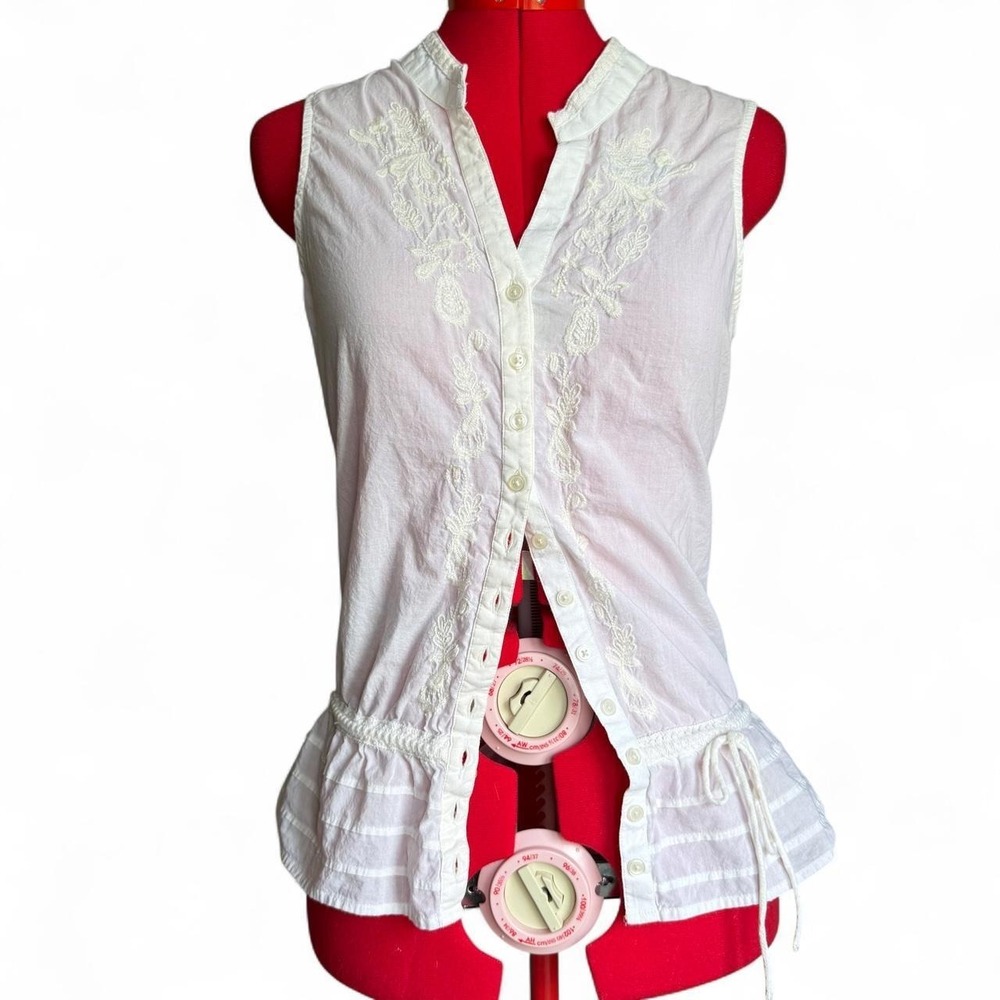 Red Camel Vintage White Cotton Embroidered Sleeveless Ruffle Blouse Medium